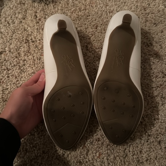 Heels - Picture 3 of 3